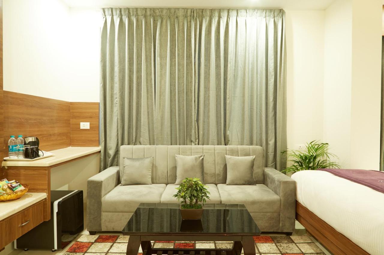 Vovo Premier Hotel Bangalore Esterno foto