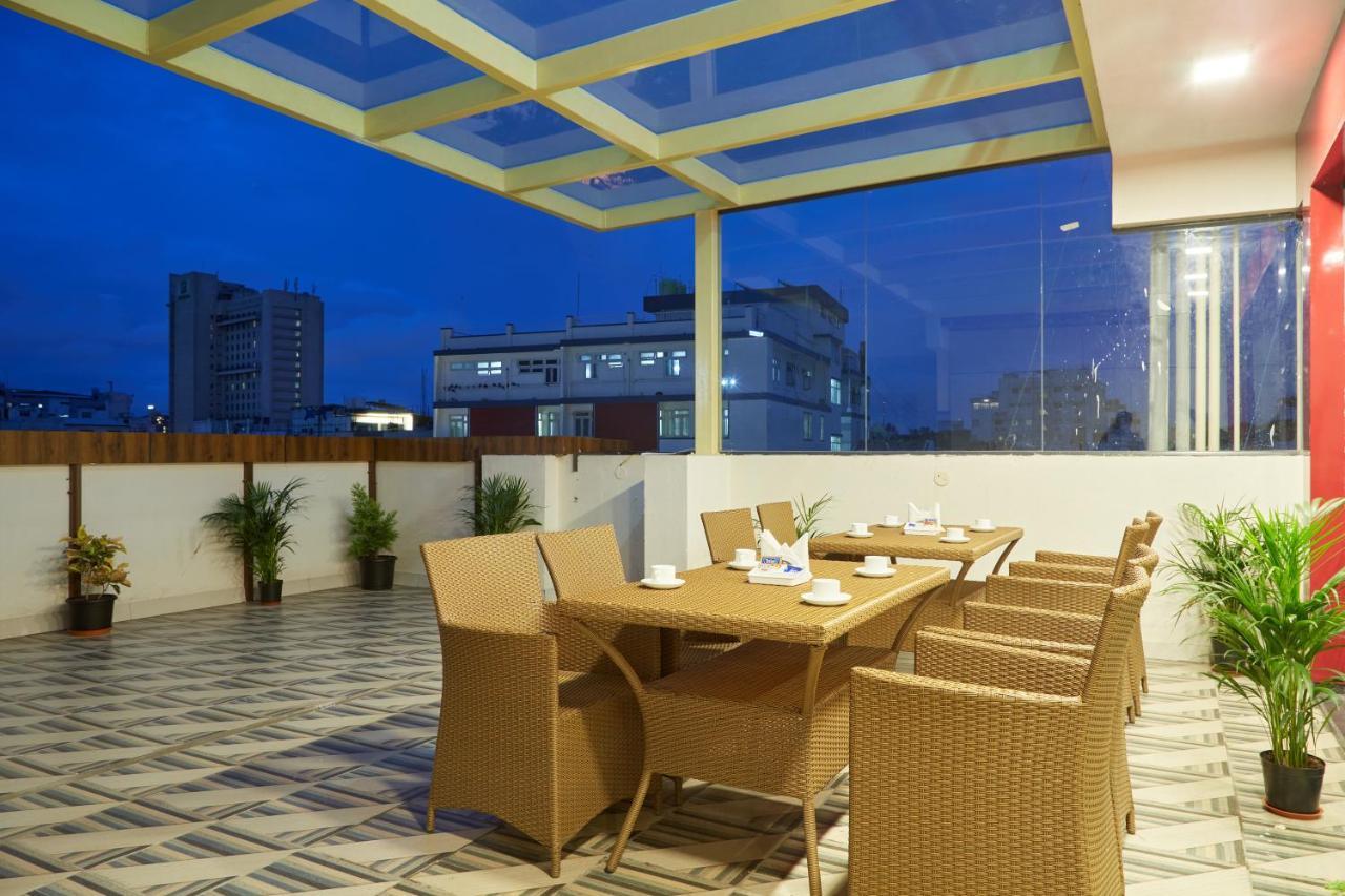 Vovo Premier Hotel Bangalore Esterno foto