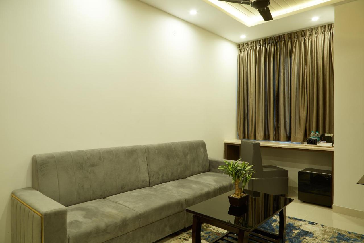 Vovo Premier Hotel Bangalore Esterno foto