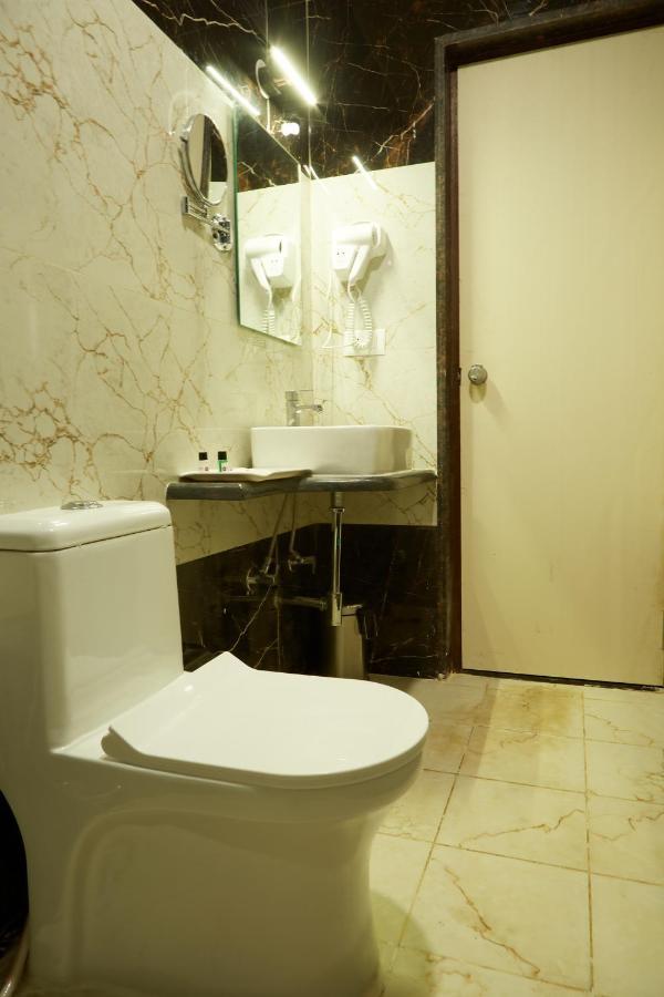 Vovo Premier Hotel Bangalore Esterno foto