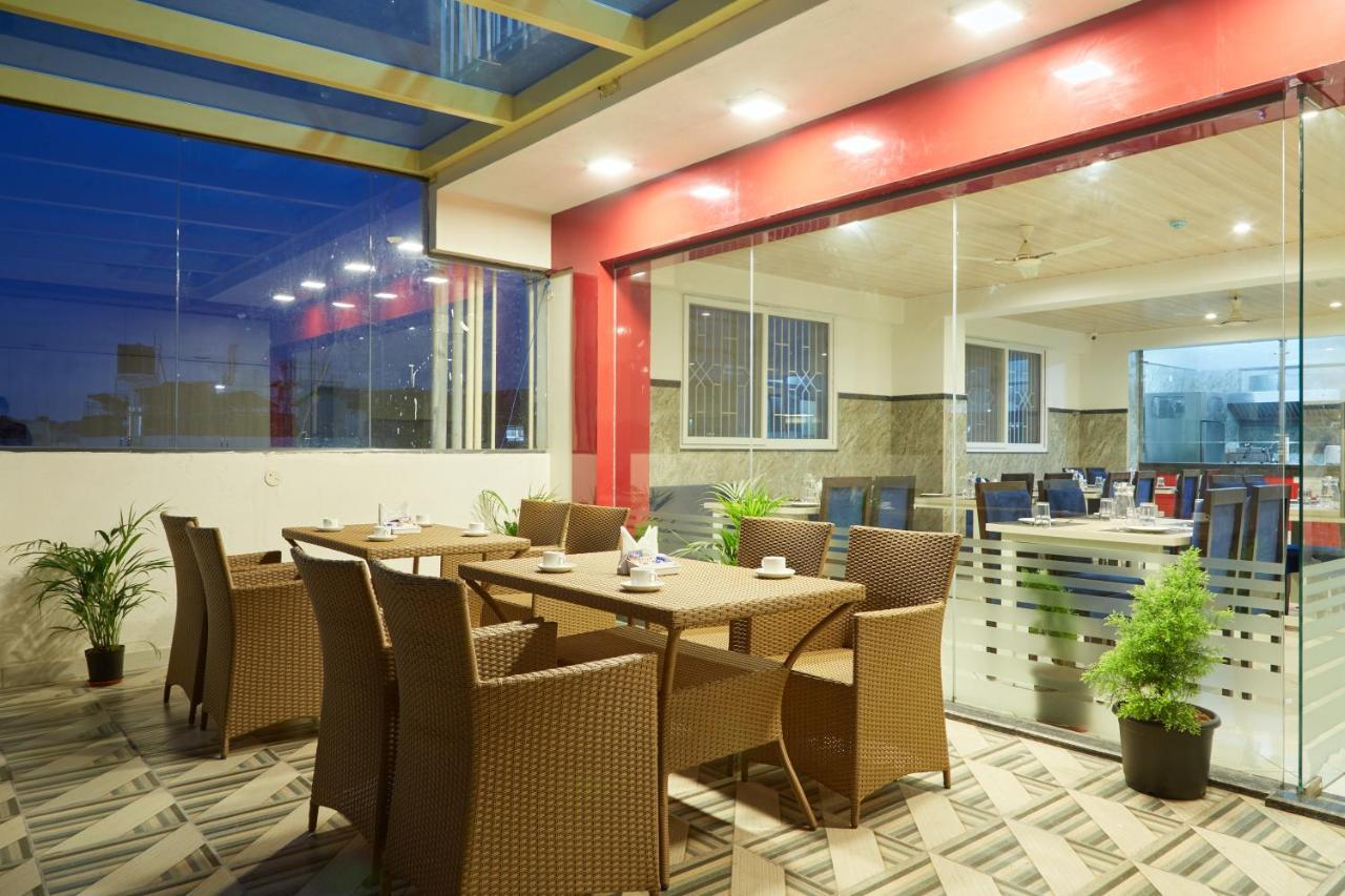 Vovo Premier Hotel Bangalore Esterno foto
