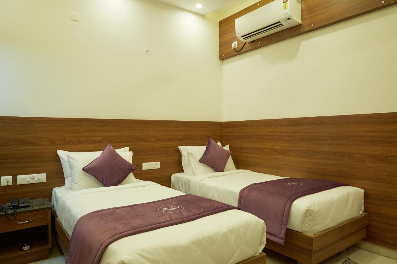 Vovo Premier Hotel Bangalore Esterno foto