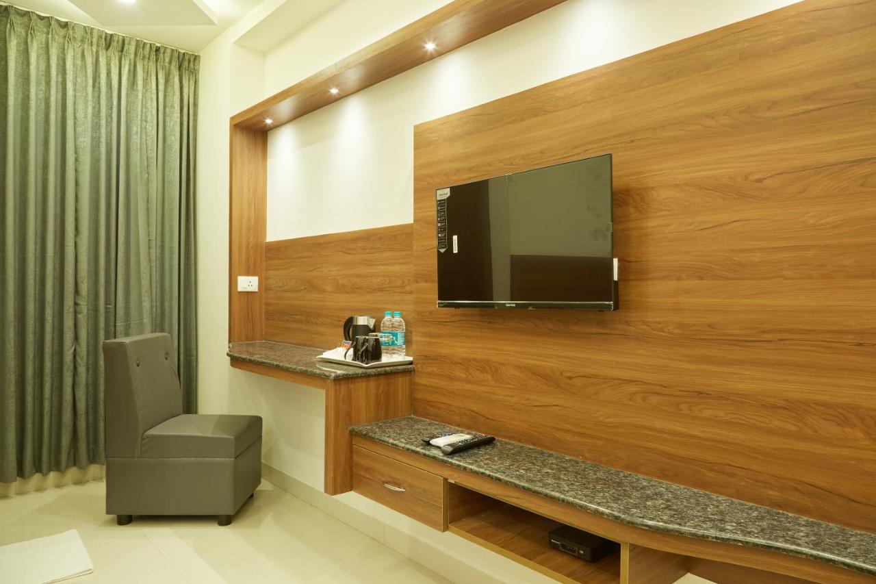 Vovo Premier Hotel Bangalore Esterno foto