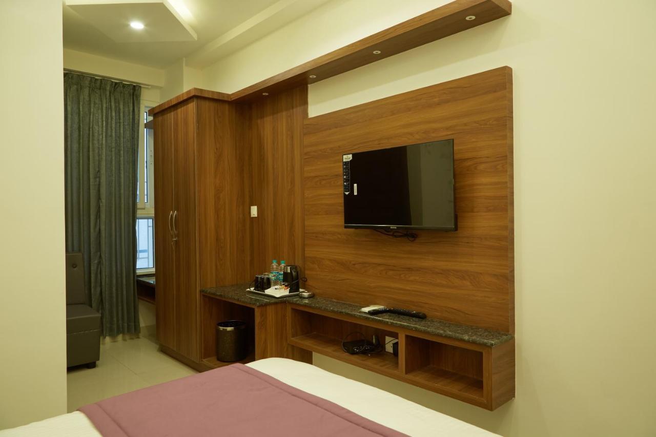 Vovo Premier Hotel Bangalore Esterno foto