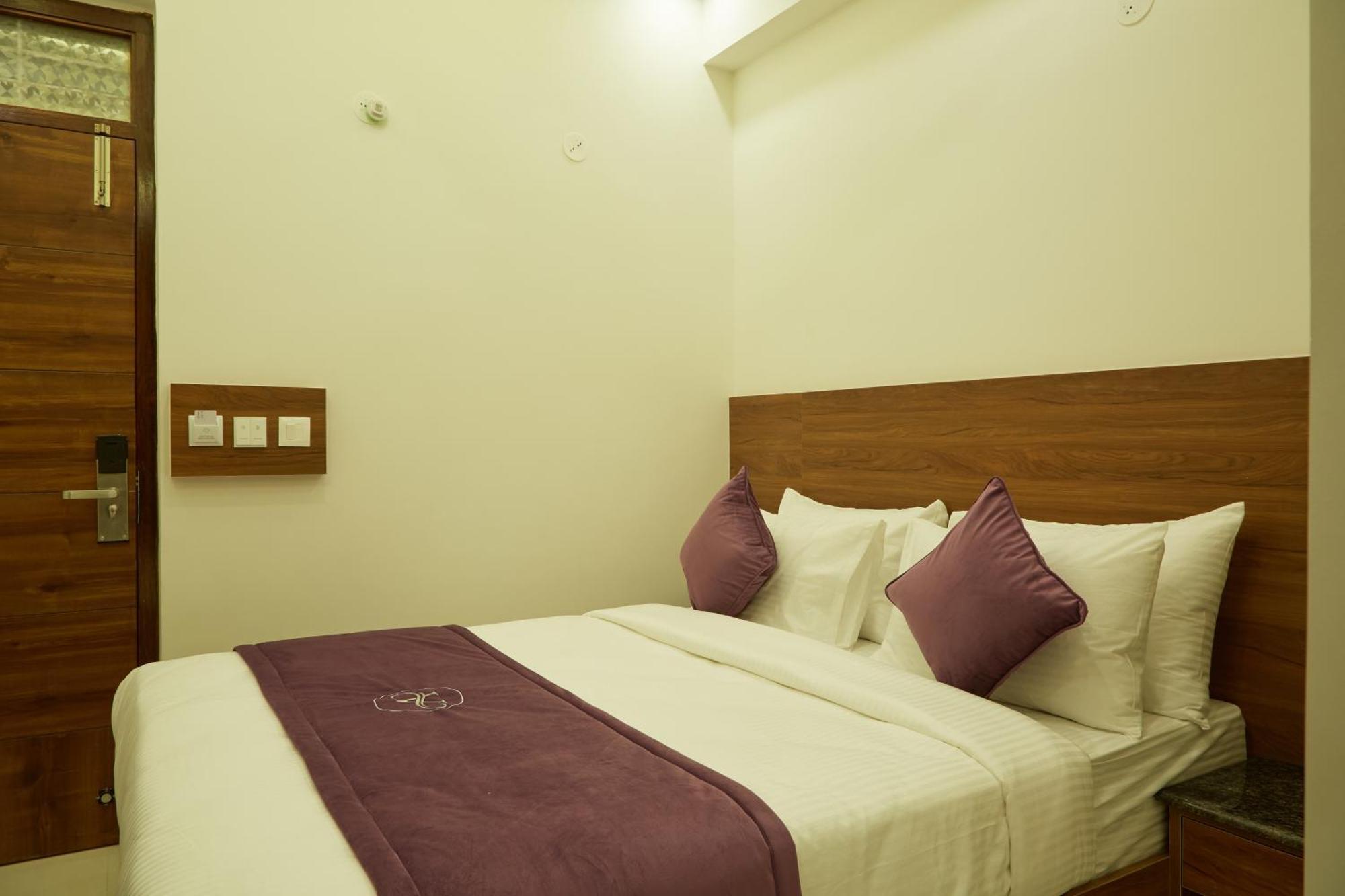 Vovo Premier Hotel Bangalore Esterno foto
